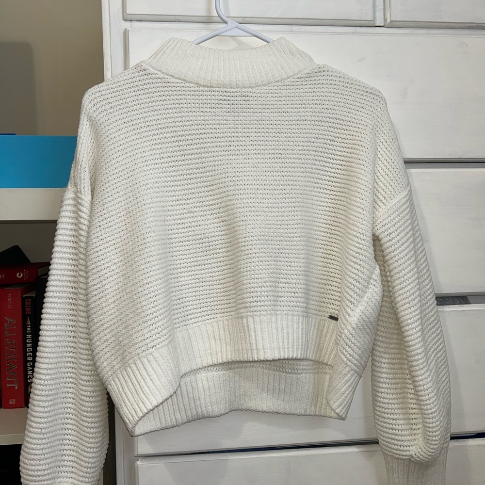 White hollister sweater